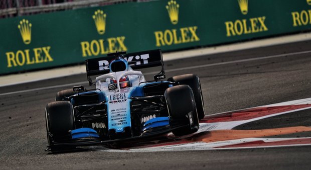 Formula 1, Russell il più veloce nei test di Abu Dhabi, incidente per Leclerc