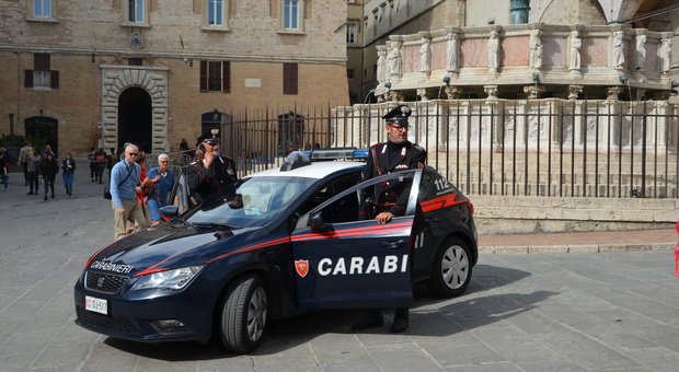 Perugia, rapina col coltello da 15 euro: bloccato dai carabinieri