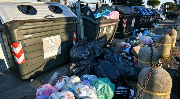 Roma, primi ritardi nella raccolta dei rifiuti per Cassia e Montesacro
