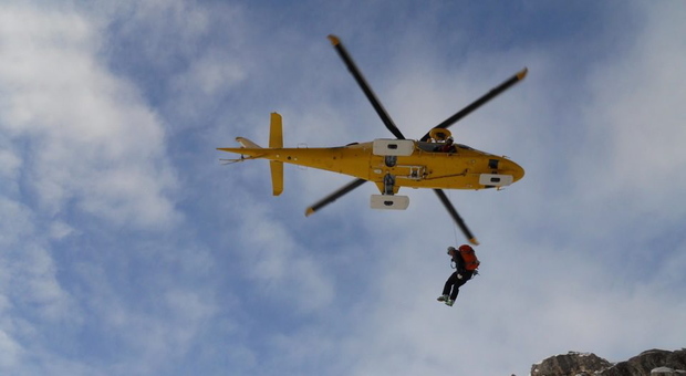 Ragazza di 23 anni si infortuna sugli sci a 1.150 metri: arriva l'elicottero