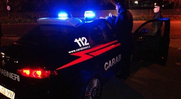 Litigio tra rivali in amore, poi la rissa: 15 giovani denunciati dai carabinieri