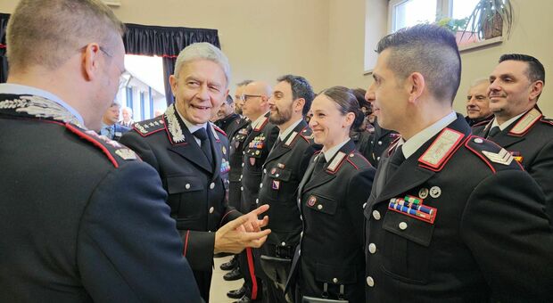 Avellino, il generale di corpo d'armata de Vita visita il comando dell'Arma