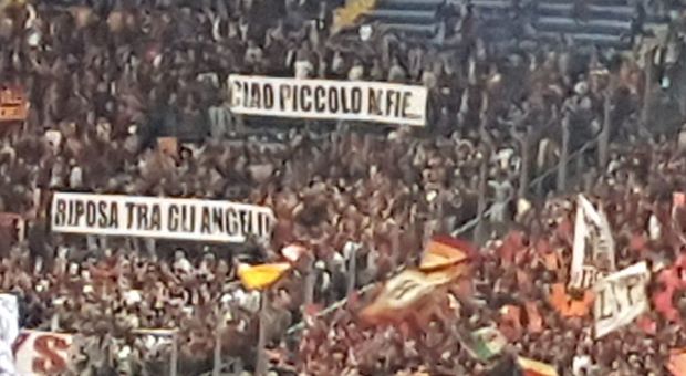 Roma-Liverpool, striscione sugli spalti per il piccolo Alfie