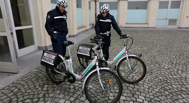 Tufino, bici elettriche per la polizia locale: i vigili diventano «green»