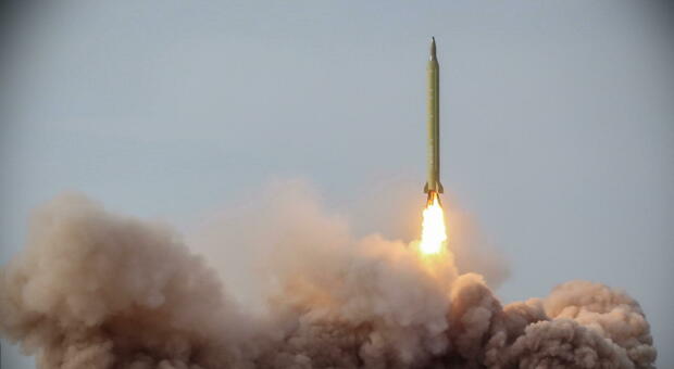 Iran, missili esplodono a 100 miglia dalla portaerei americana Nimitz