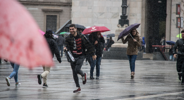 Finita la Pasqua, riaprite gli ombrelli: maltempo in arrivo, ma non in tutta Italia