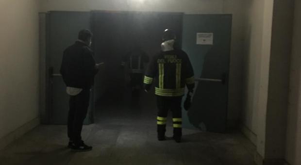 Napoli, fiamme e blackout al Cardarelli: evacuati padiglione e camera iperbarica
