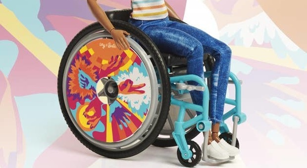Barbie lancia la serie di fodere per le bambole in sedia a rotelle