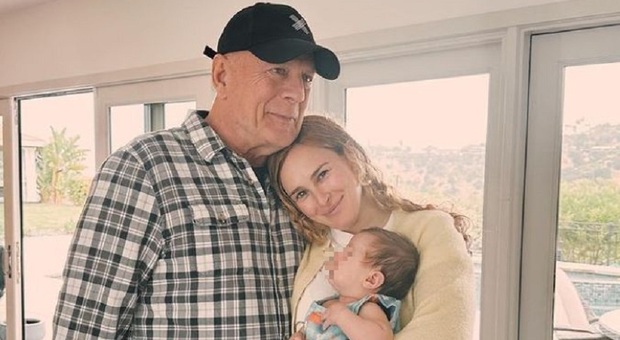 Bruce Willis, la prima foto con la nipotina. La figlia: «Il tuo amore così puro, siamo fortunati ad averti»