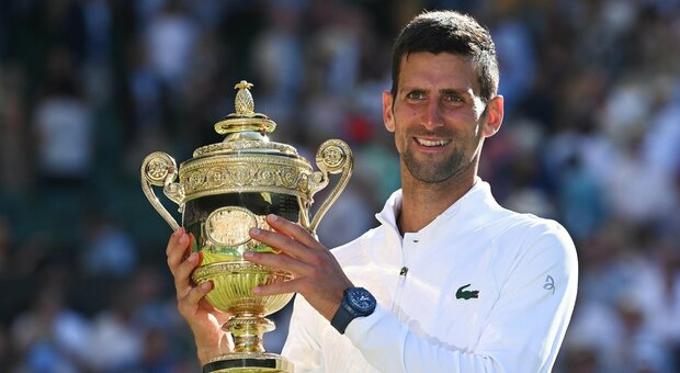 Djokovic vince Wimbledon per la settima volta: battuto Kyrgios in quattro set (4-6, 6-3, 6-4, 7-6)