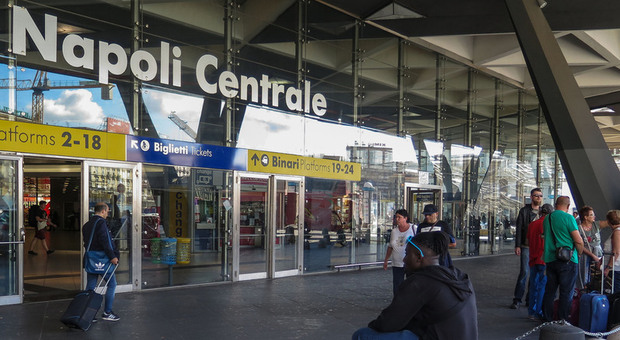 Ferragosto 2022, controlli nella Stazione Centrale di Napoli: 2.811 persone identificate