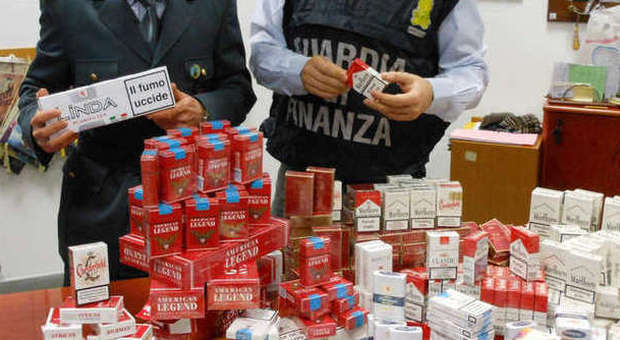 Contrabbando, la Finanza sequestra 1 tonnellata e mezzo di sigarette: due arresti