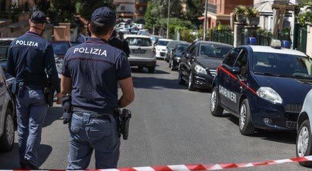 Roma, omicidio-suicidio a Primavalle: ex guardia giurata spara e uccide la moglie davanti al figlio, poi si ammazza
