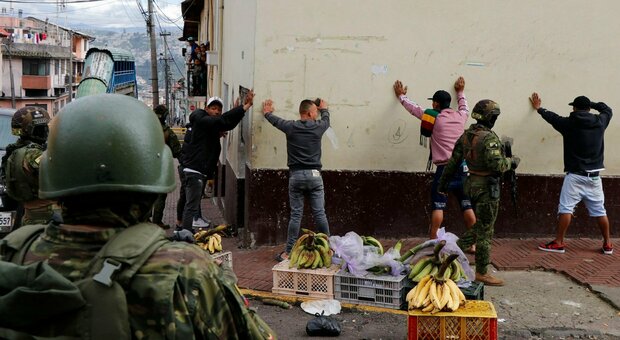 Ecuador, cosa sta succedendo? Gang si scusano con popolazione: «Colpa del presidente». Uccisi 5 terroristi