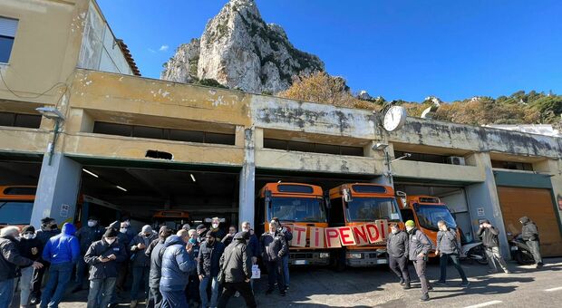 Capri resta senza autobus: sciopero degli autisti