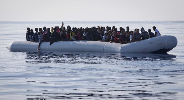 Migranti, Ue promuove proposta italiana su accordi Libia e Ong