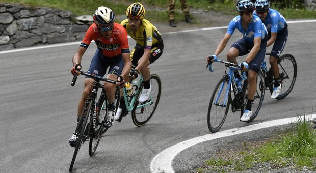 Carapaz a Courmayeur vince tappa e maglia rosa. Nibali terzo