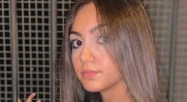 Simona travolta da un'auto dopo la cena in pizzeria con gli amici: morta dopo 12 ore di agonia, aveva 21 anni