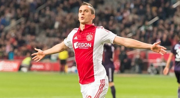 Lazio, assalto a Milik. Il ds Tare volerà in Olanda per tentare il grande colpo: l’Ajax chiede 20 milioni