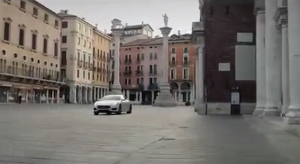 La Maserati in piazza dei Signori