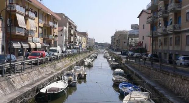 Tragedia a Terracina, un ragazzo annega nel porto canale