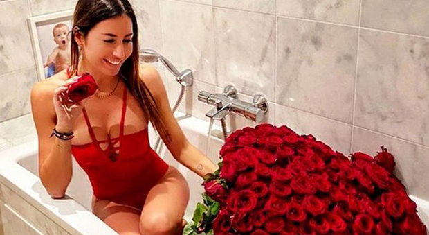 Elisabetta Gregoraci e le 300 rose rosse (Instagram)