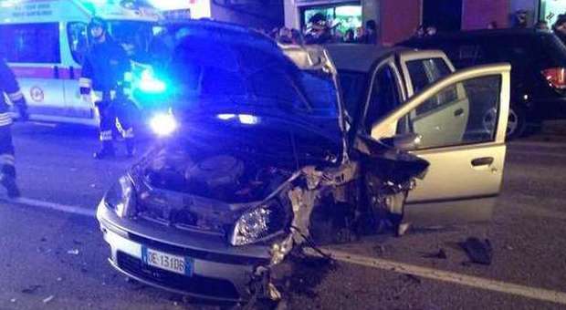 Porto Sant'Elpidio, pauroso scontro con cinque feriti Bloccata la statale Adriatica