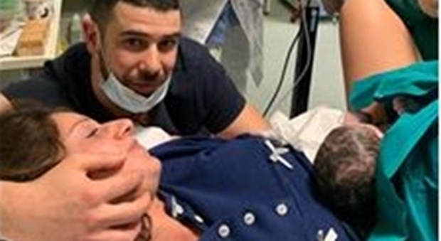 All'ospedale San Giovanni Battista di Foligno il primo nato del 2021 in Umbria si chiama Elia: è venuto alla luce un minuto dopo la mezzanotte