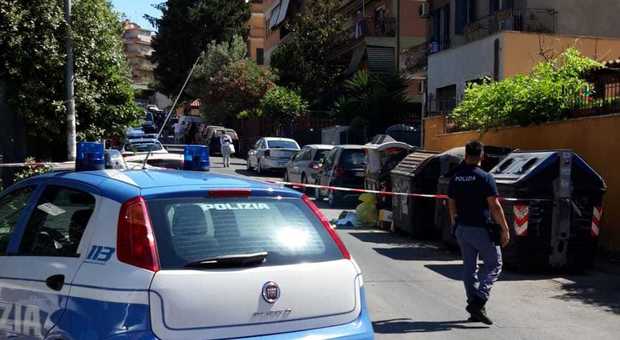 Roma, spara alla moglie e al figlio piccolo e tenta il suicidio: choc a Primavalle