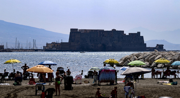 Napoli, il divieto di balneazione resta in vigore almeno per altre 24 ore