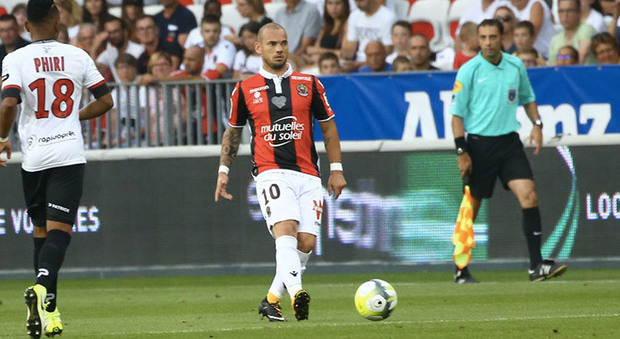 Il Nizza batte il Guingamp con Sneijder e Balotelli in campo