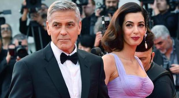 George Clooney e Amal si sono separati? «Vivono in case diverse e lei ha portati i gemelli con sé»
