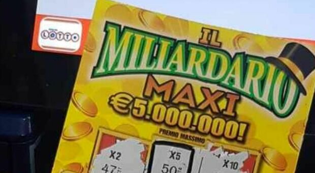 Gratta e Vinci milionario, vince 2 milioni con un biglietto da 20 euro. «Non lascerò il mio lavoro»