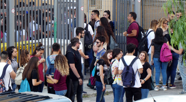 Scuola, l'odissea dei dirigenti: in cento non riescono a rientrare dal Nord alla Puglia