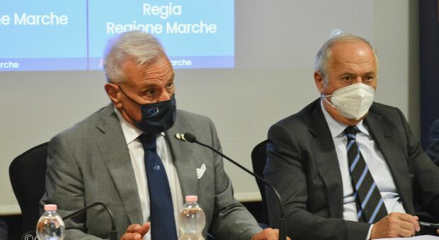 Michele Caporossi, dg dell'Azienda Ospedali Riuniti, con l'assessore regionale Filippo Saltamartini