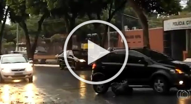Brasile, sull'asfalto bagnato 26 incidenti in pochi minuti