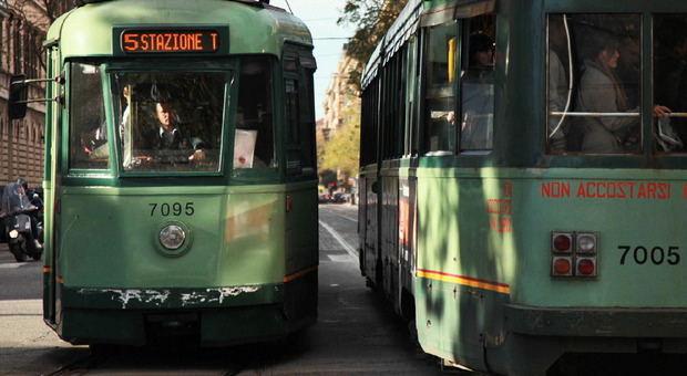 Tram troppo vecchi a Roma: ma le nuove vetture arriveranno fra 4 mesi, ferme quattro linee su sei