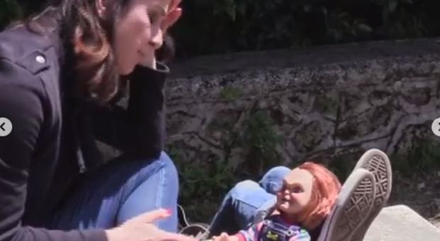 Caterina Guzzanti e la bambola assassina, la parodia è virale