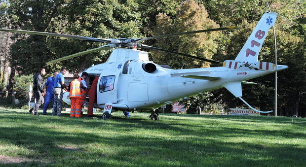 L'atterraggio dell'elicottero a Rocca di Papa (foto Sciurba)