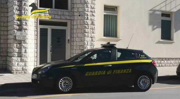 Traffico di droga dalla Puglia al Nord Italia: 5 arresti tra cui una donna, sequestrati 43 kg di hashish. Indagato assessore comunale