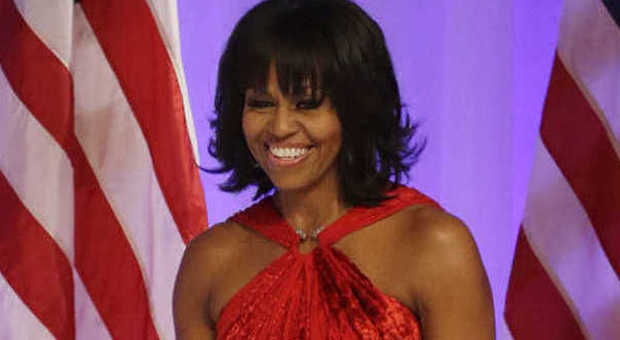 Michelle Obama non rinuncia al taglio con frangia