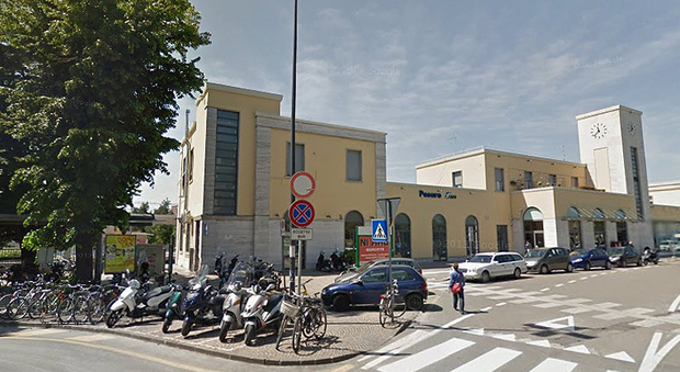 Parcheggio per biciclette e un bike hub alla stazione dei treni: Pesaro trova nuovi spazi. La stazione ferroviaria di Pesaro