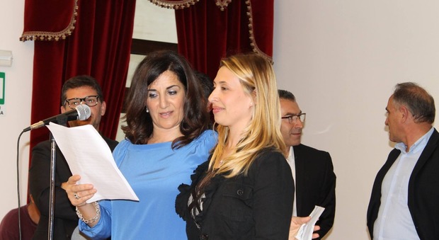 Manuela Sparapano con la candidata sindaco Carla Rugge