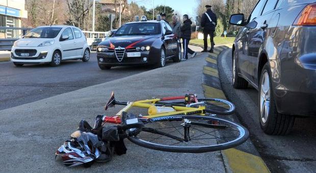 Teramo, auto uccide ciclista e scappa: pirata in fuga a Martinsicuro