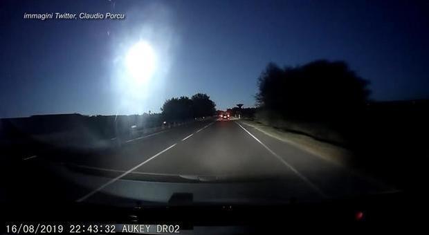 Meteorite sulla Sardegna, gli esperti: «Un'esplosione 400 volte maggiore di quella per il Ponte Morandi»