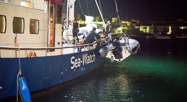 Migranti: Sea Watch può entrare in acque maltesi, ma non in porto