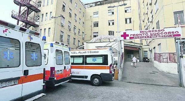 Pinza chirurgica nell'addome, équipe sospesa all'ospedale Loreto Mare di Napoli