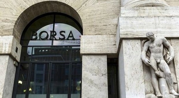 Borsa Milano a picco, -4,4% per il rialzo dei tassi