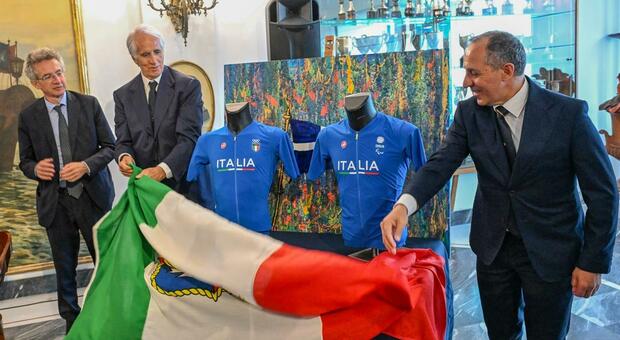 Federazione ciclistica italiana, presentata la nuova maglia azzurra per Olimpiadi e Paralimpiadi di Parigi