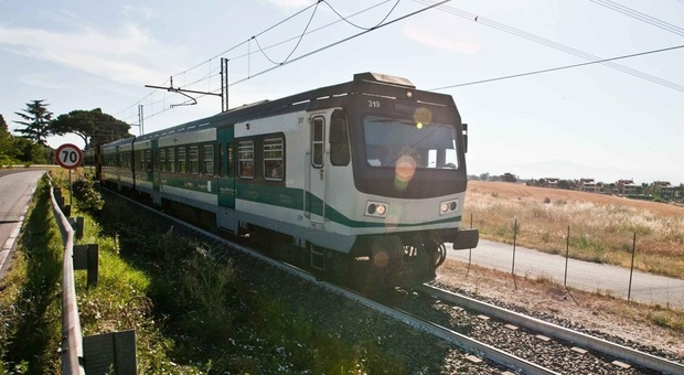 Roma-Viterbo, treno deragliato dopo aver investito una mucca: circolazione interrotta